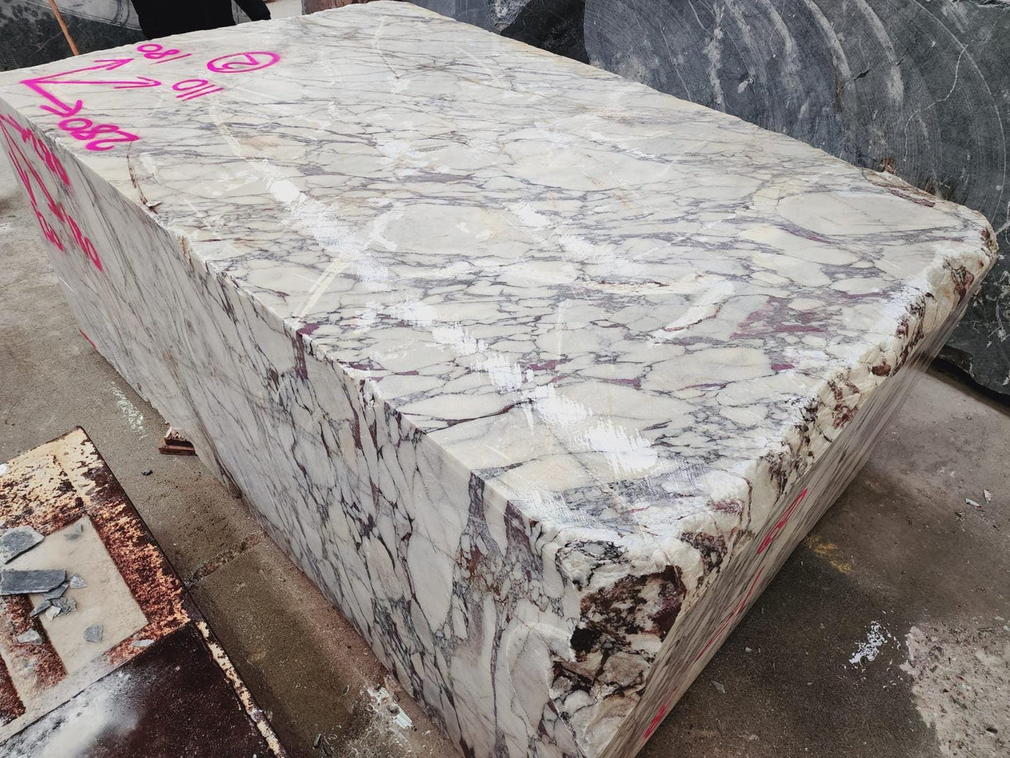 Calacatta Marble Round Dining Table: Custom Kitchen Table