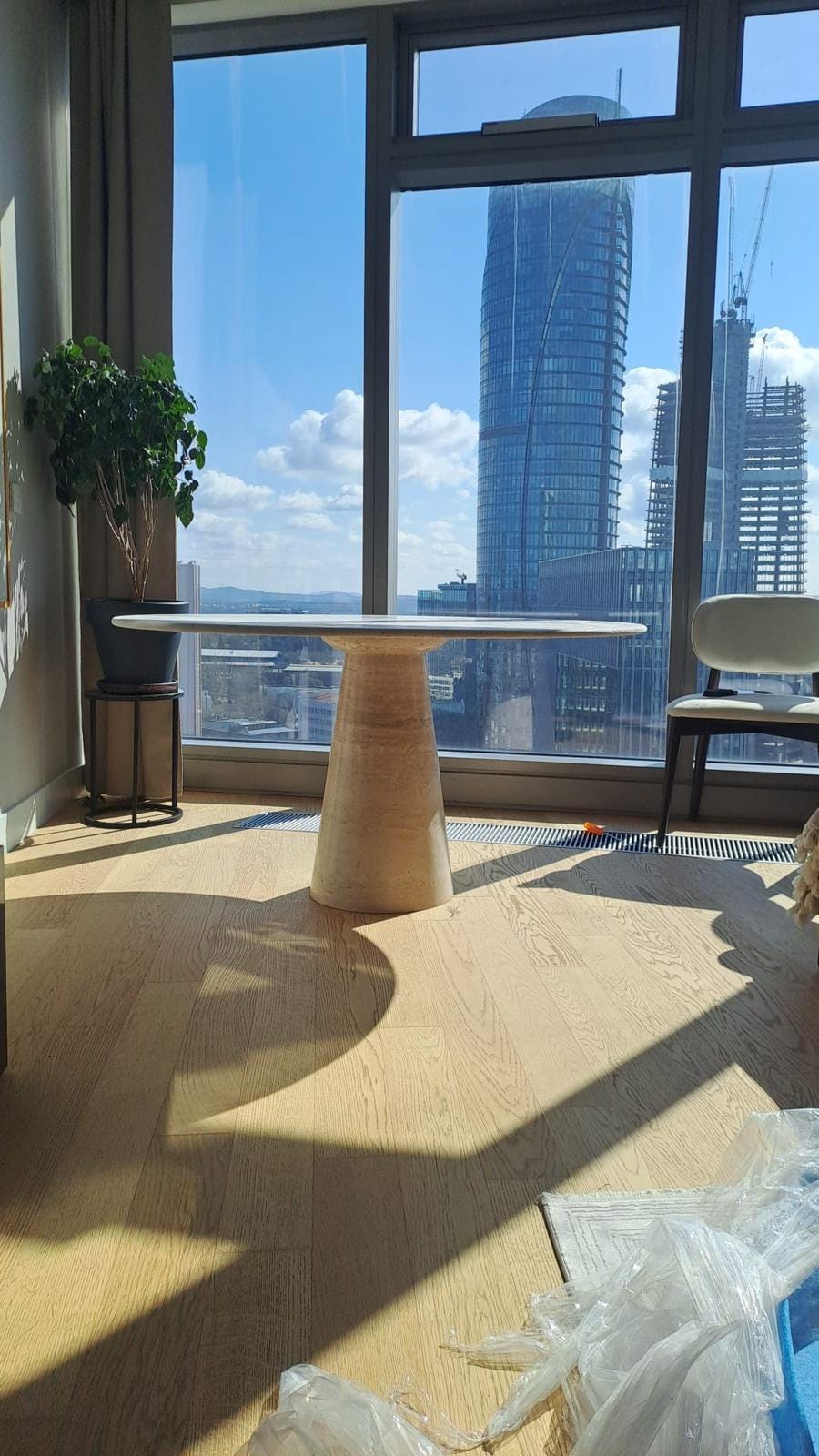 Round Travertine Dining Table – Natural Stone, Customizable